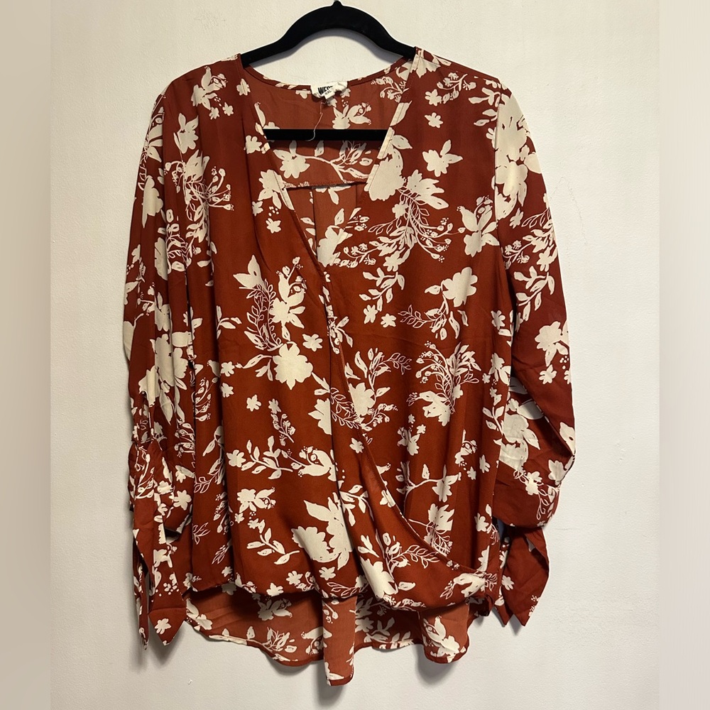 Pretty Women’s rust and cream color blouse from StichFix. Sz XXL